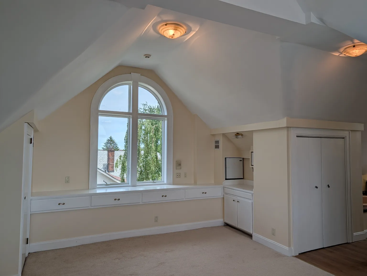 The open third-floor suite under the vaulted ceiling